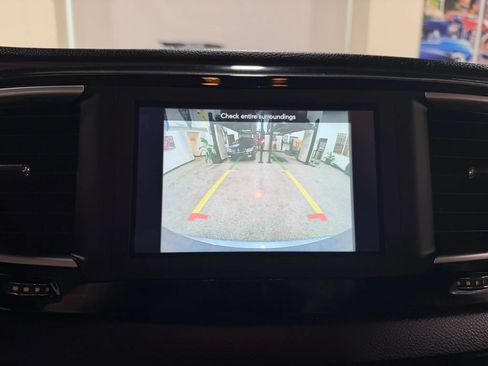 Used 2021 Chrysler Voyager L FWD image 43