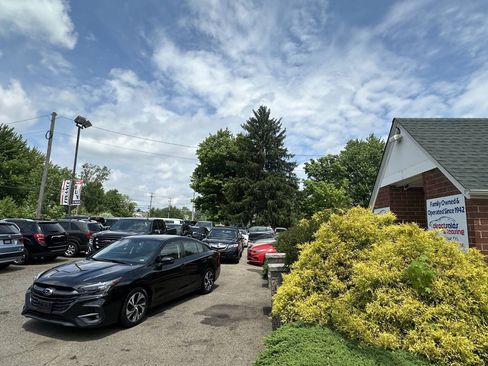 Used 2023 Subaru Legacy Premium AWD/4WD image 1