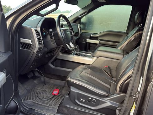 Used 2018 Ford F150 Platinum w/ Equipment Group 701A Luxury AWD/4WD image 3
