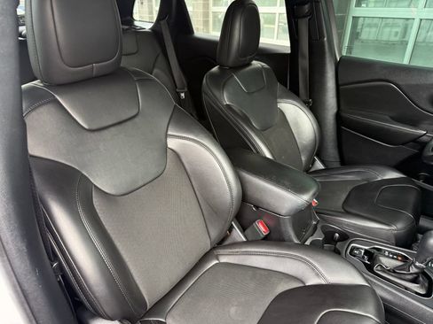 Used 2020 Jeep Cherokee Latitude Plus AWD/4WD image 42