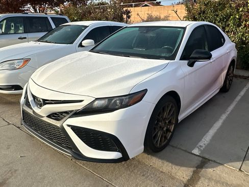 Used 2024 Toyota Camry SE image 2