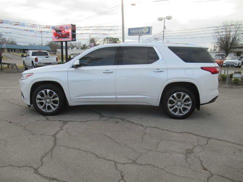 Used 2021 Chevrolet Traverse Premier image 2
