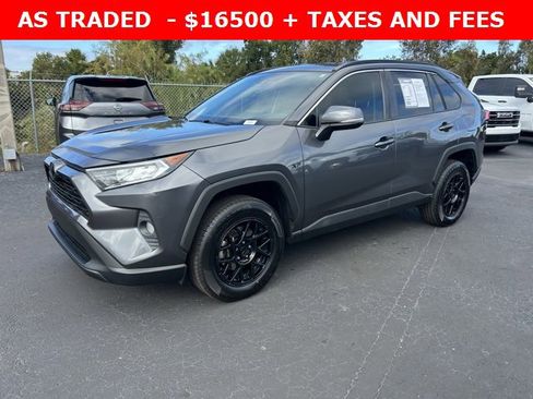 Used 2021 Toyota RAV4 XLE image 3
