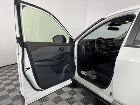 Used 2021 Nissan Rogue S FWD image 17