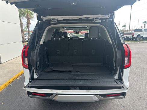 Used 2025 Ford Expedition Platinum AWD/4WD image 13