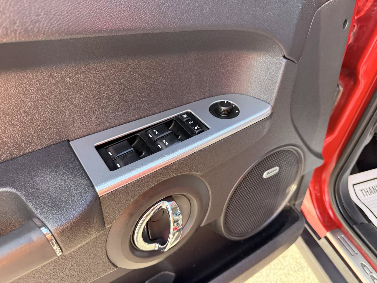 Used 2010 Jeep Commander Sport w/ Sun/Sound Group AWD/4WD image 9