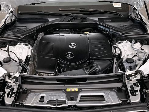 Used 2024 Mercedes-Benz GLC 300 4MATIC image 29
