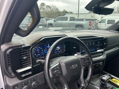 Used 2023 Chevrolet Silverado 1500 ZR2 w/ Technology Package image 7