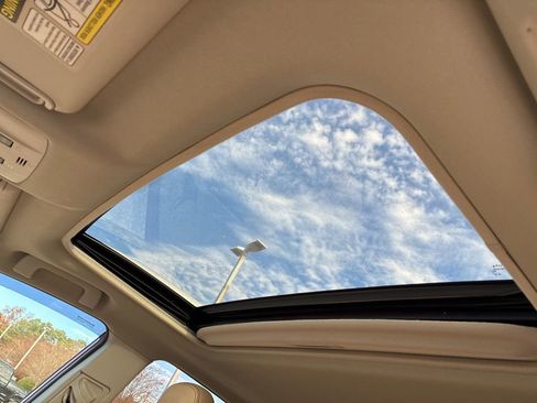 Used 2015 Toyota RAV4 Limited image 17