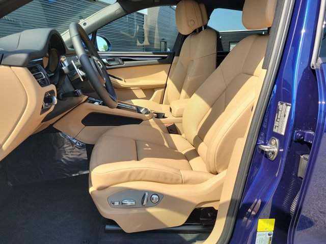 Used 2026 Porsche Macan AWD/4WD image 5