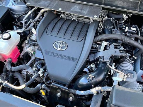 Certified 2023 Toyota Highlander XLE image 31