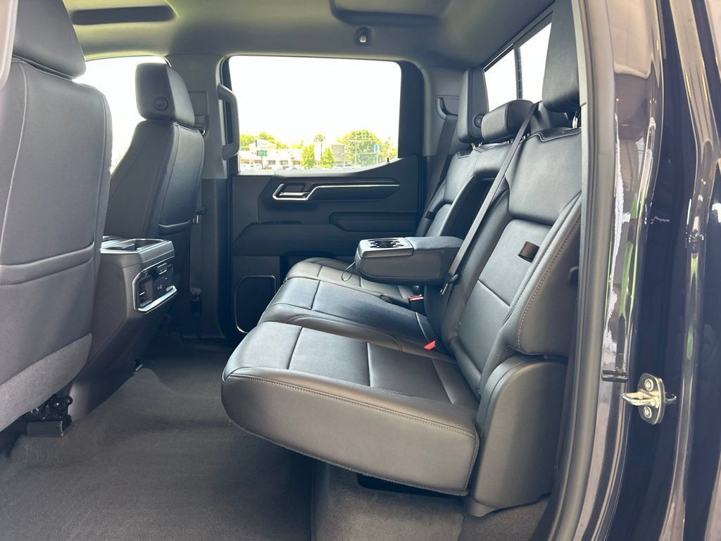 Certified 2024 GMC Sierra 1500 SLT AWD/4WD image 9