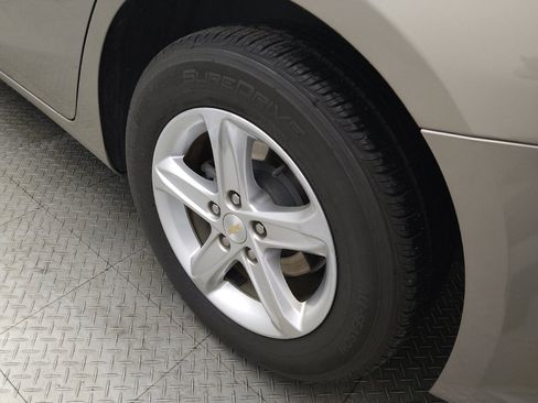 Used 2023 Chevrolet Malibu LT FWD image 31
