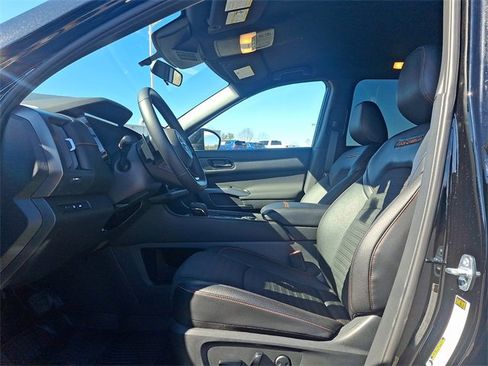 Used 2025 Nissan Pathfinder Rock Creek image 13