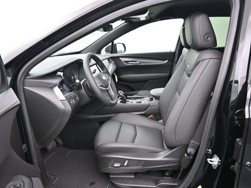 New 2025 Cadillac XT5 Luxury image 11