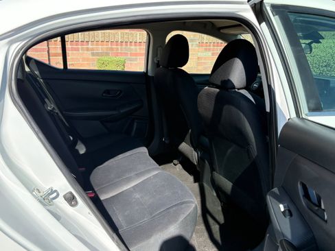 Used 2024 Nissan Sentra S FWD image 11