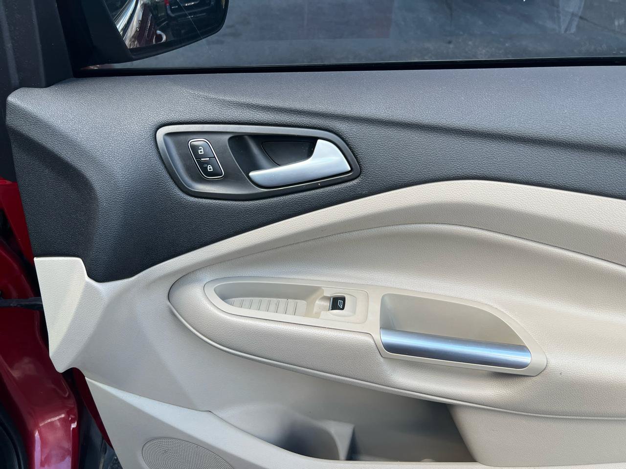Used 2019 Ford Escape SE FWD image 10