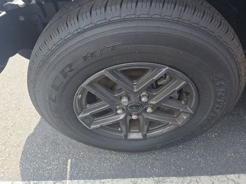 Used 2025 Jeep Gladiator Sport image 10