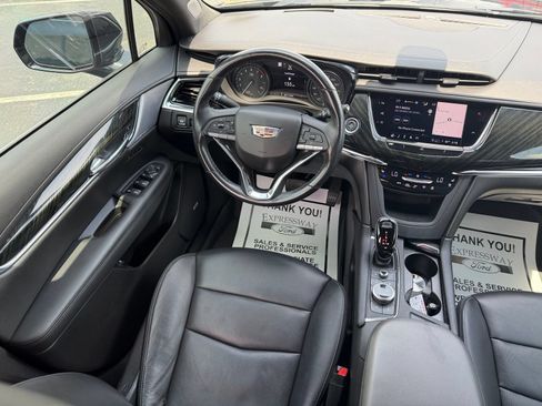 Used 2021 Cadillac XT6 Premium Luxury FWD image 16