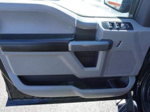 Used 2018 Ford F150 XLT w/ Equipment Group 302A Luxury image 14