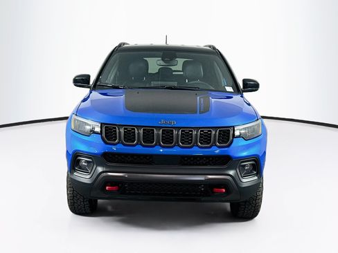Used 2025 Jeep Compass Trailhawk AWD/4WD image 2