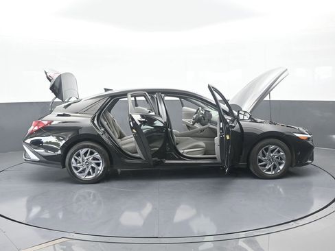 Used 2024 Hyundai Elantra SEL image 73