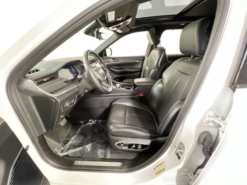 Used 2022 Jeep Grand Cherokee Overland w/ Luxury Tech Group IV image 20