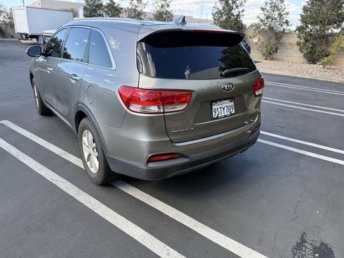 Used 2018 Kia Sorento LX image 15