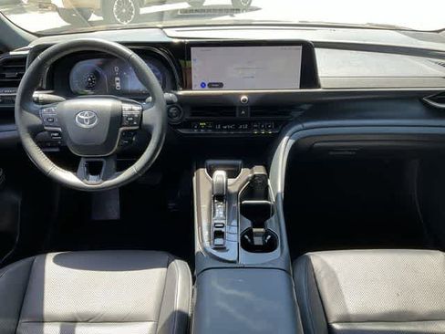 Used 2025 Toyota Crown AWD/4WD image 18