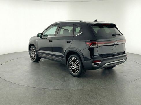 Used 2025 Volkswagen Taos SE image 6