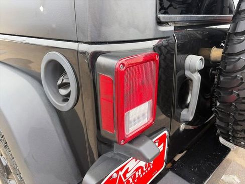 Used 2017 Jeep Wrangler Unlimited Sport image 18