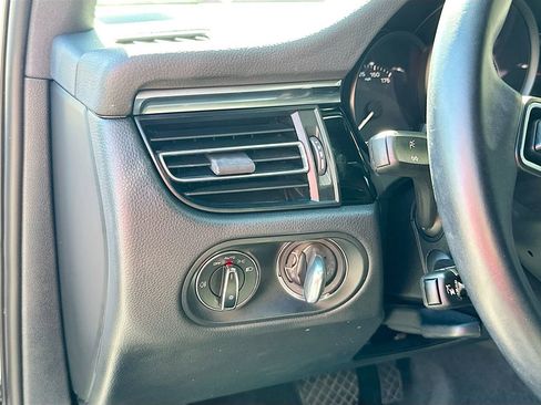 Certified 2023 Porsche Macan AWD/4WD image 11