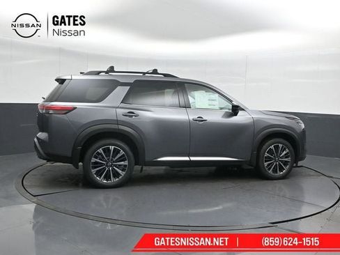 New 2026 Nissan Pathfinder Platinum image 3