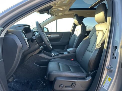 Certified 2025 Volvo XC40 B5 Plus image 17