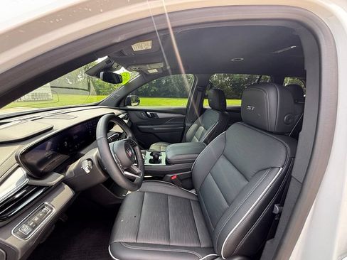 Used 2025 Buick Enclave Sport Touring w/ Power Package FWD image 13