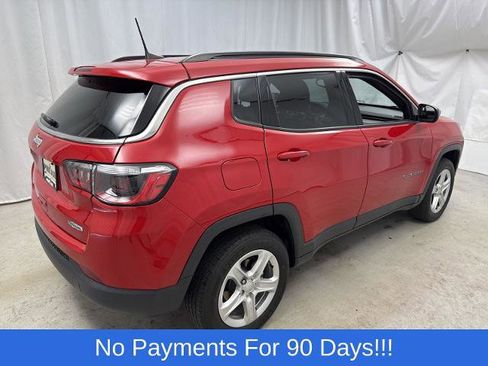 Used 2023 Jeep Compass Latitude image 3