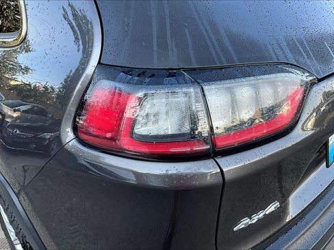 Used 2019 Jeep Cherokee Latitude Plus AWD/4WD image 23