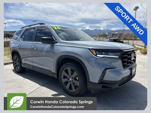 Used 2025 Honda Pilot Sport image 1