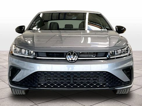 Used 2025 Volkswagen Jetta Sport image 3