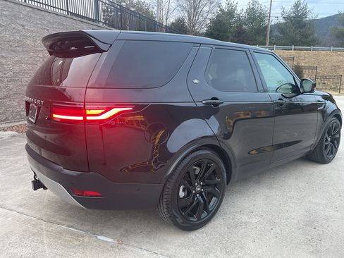 Used 2024 Land Rover Discovery S image 4