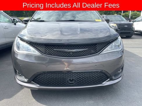 Used 2019 Chrysler Pacifica Touring-L Plus w/ Advanced Safetytec Group FWD image 12
