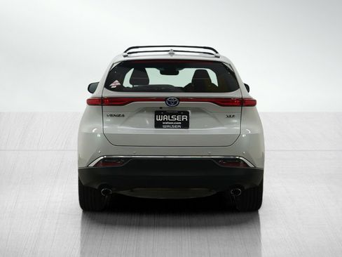 Used 2023 Toyota Venza XLE image 4