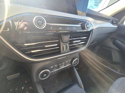 Used 2020 Ford Escape SE image 12