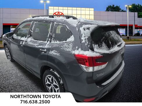 Used 2022 Subaru Forester Premium image 6