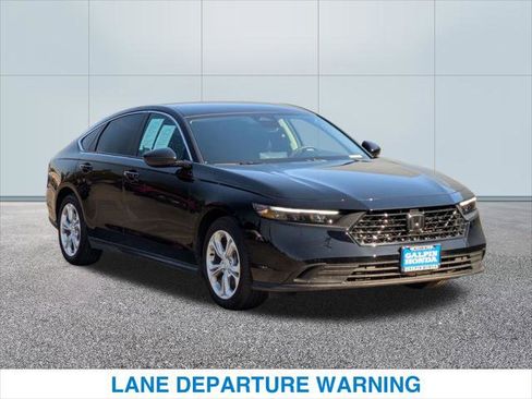 Used 2025 Honda Accord LX image 4