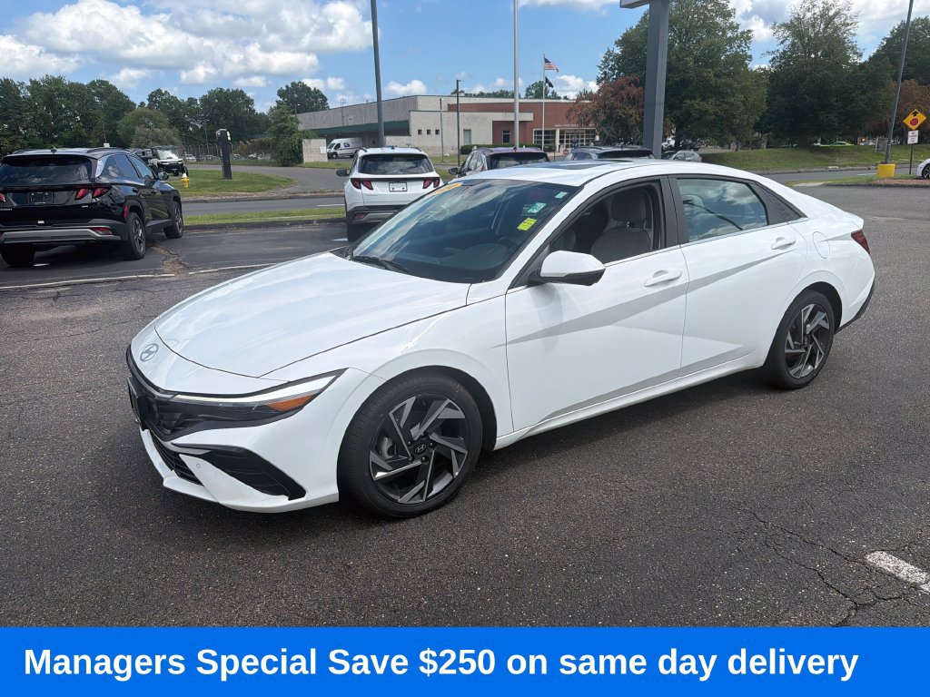 Used 2024 Hyundai Elantra Limited FWD image 1