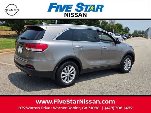 Used 2018 Kia Sorento FWD image 13