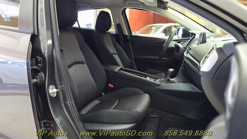Used 2018 MAZDA MAZDA3 Sport FWD image 17