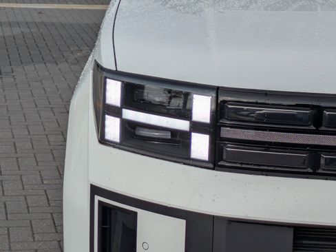 Used 2025 Hyundai Santa Fe Limited image 11