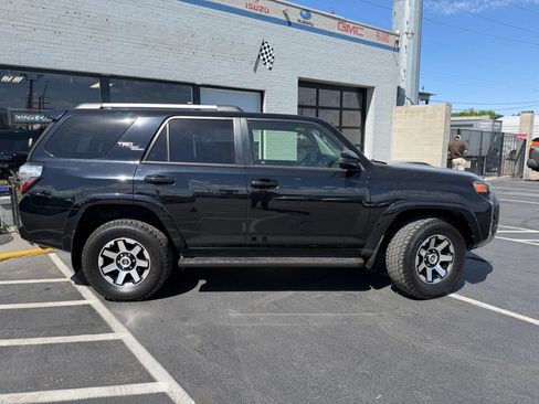 Used 2017 Toyota 4Runner TRD Off-Road AWD/4WD image 8